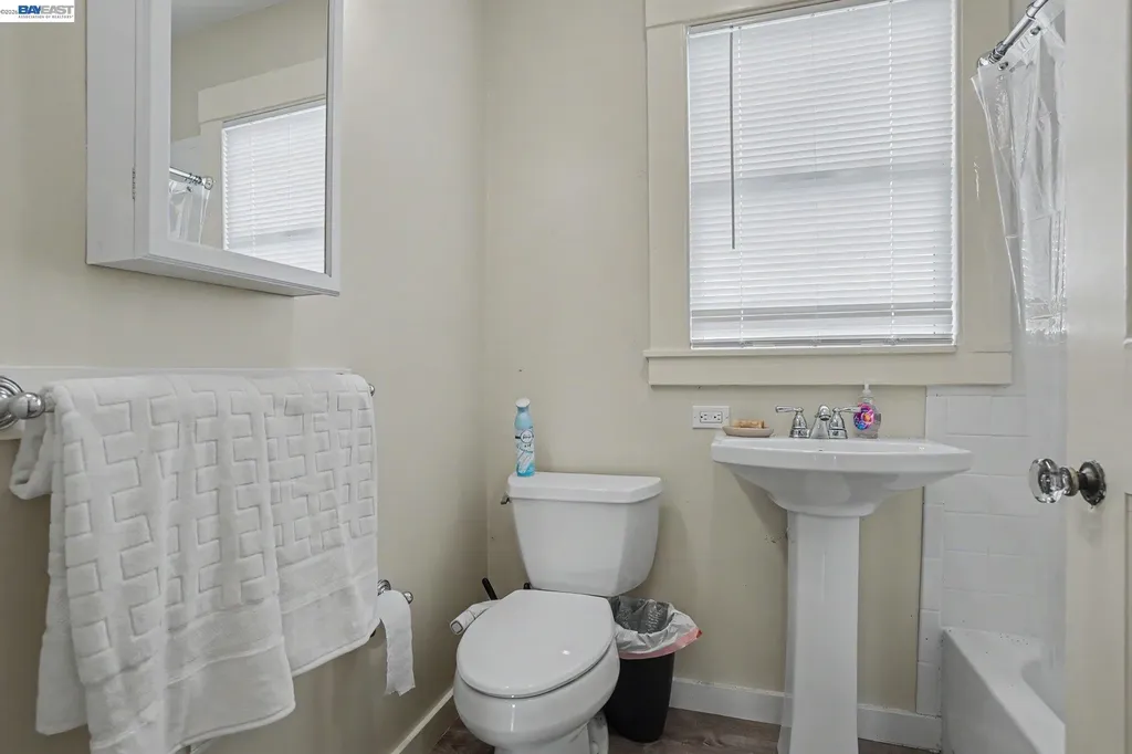 301 Lincoln Avenue Alameda CA 94501