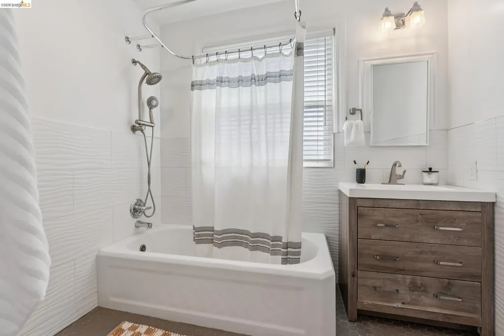 815 Portal Avenue Oakland CA 94610