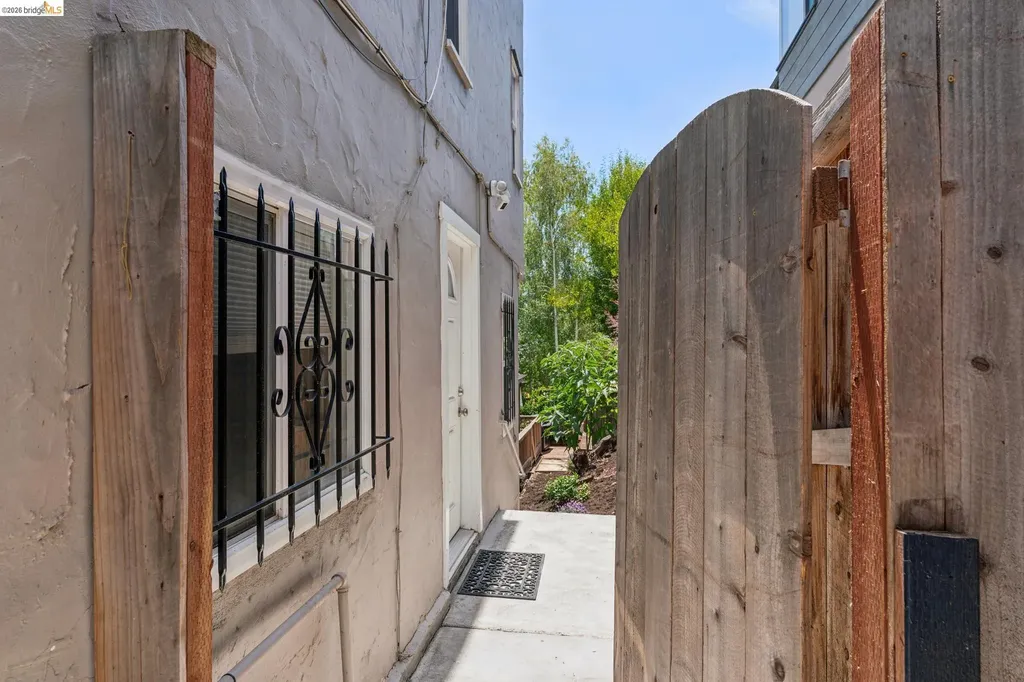 815 Portal Avenue Oakland CA 94610