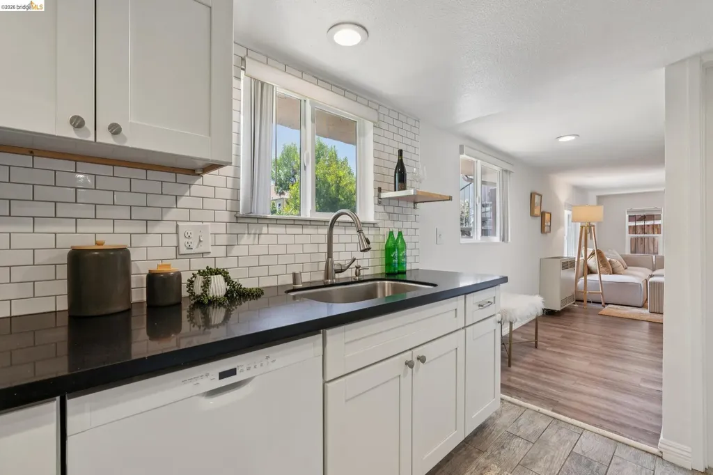 815 Portal Avenue Oakland CA 94610