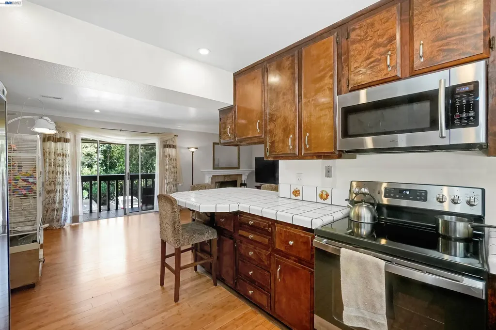 1743 Panda Way Hayward CA 94541