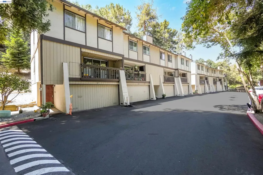 1743 Panda Way Hayward CA 94541