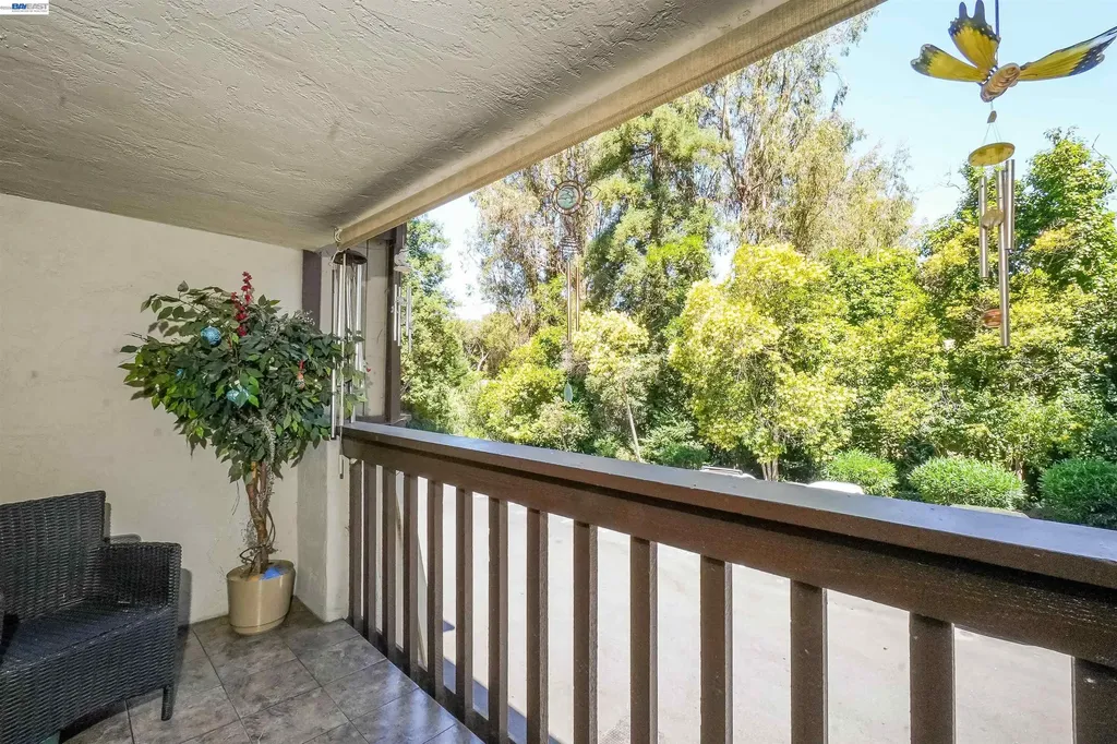 1743 Panda Way Hayward CA 94541