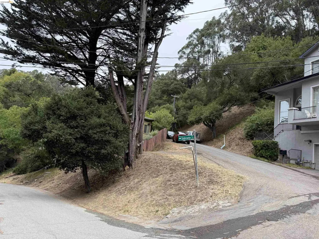 7243 Thorndale Drive Oakland CA 94611