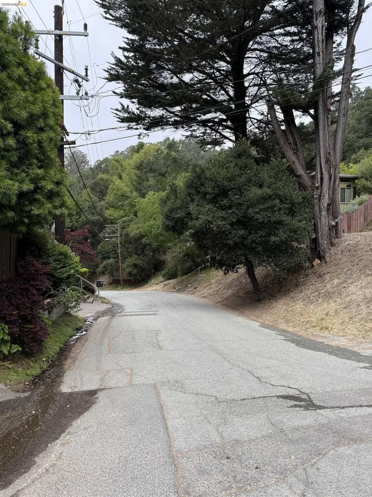 7243 Thorndale Drive Oakland CA 94611