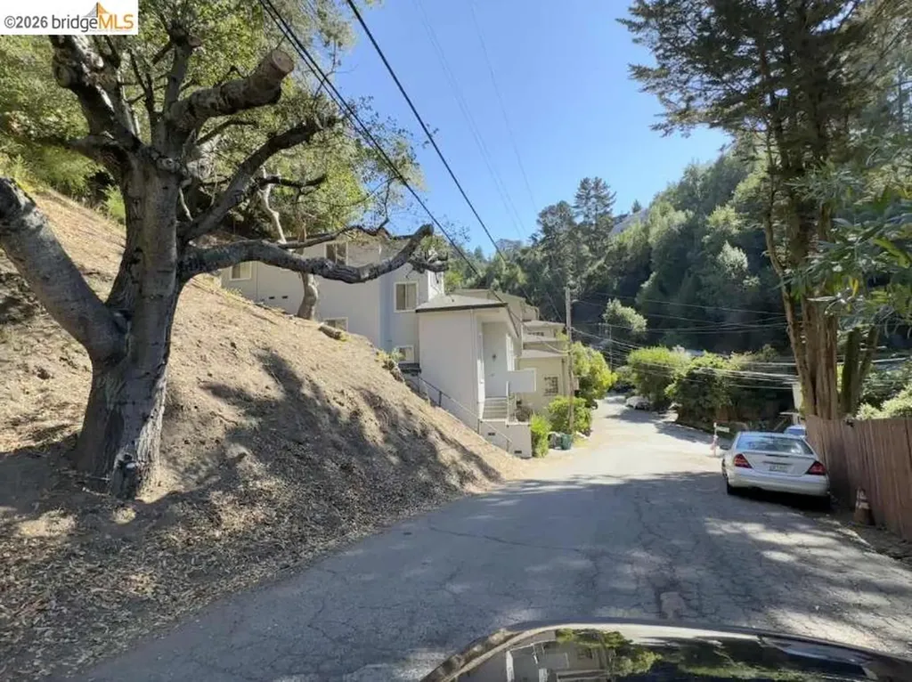 7243 Thorndale Drive Oakland CA 94611