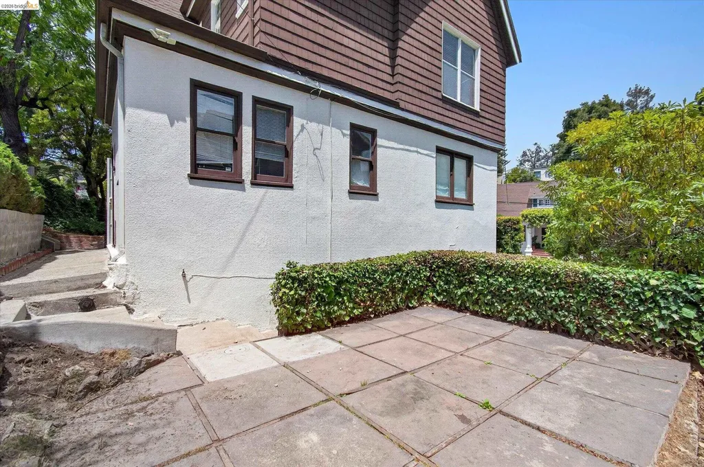 617 Boulevard Way Oakland CA 94610