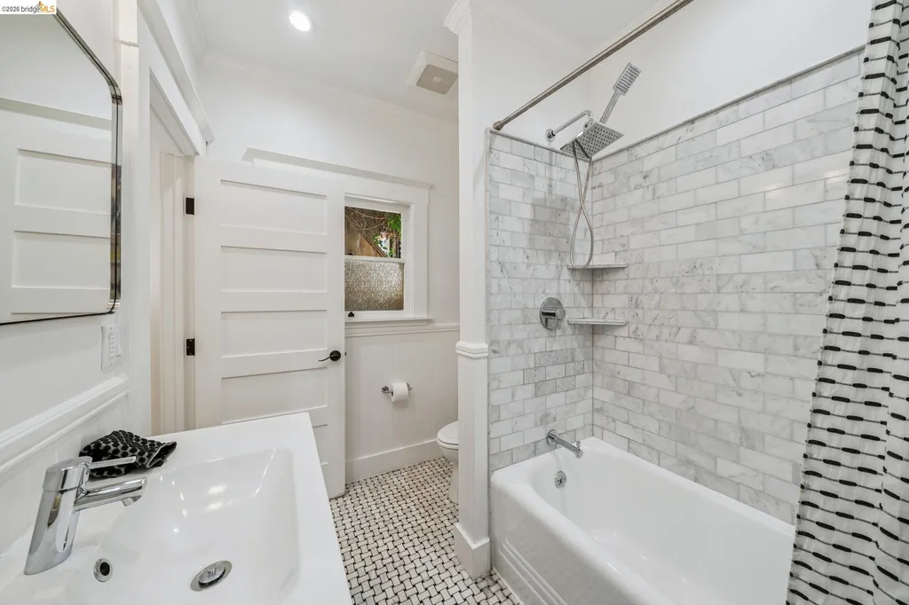 2019 Del Norte Berkeley CA 94707