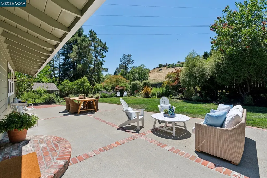 247 Corliss Drive Moraga CA 94556