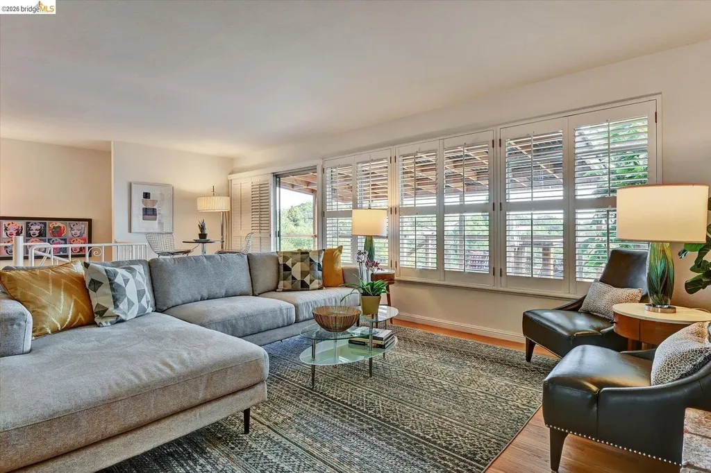 585 Crestmont Drive Oakland CA 94619