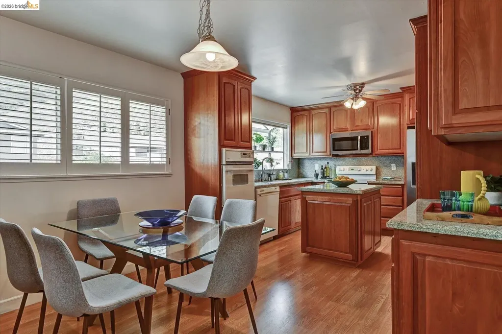 585 Crestmont Drive Oakland CA 94619