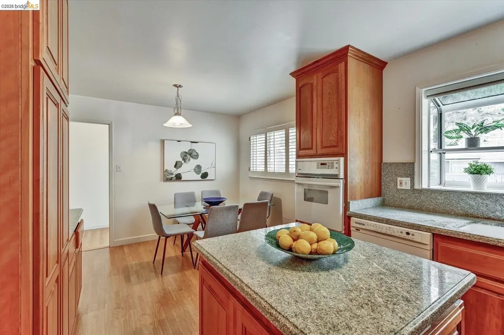 585 Crestmont Drive Oakland CA 94619
