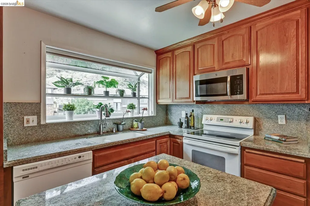 585 Crestmont Drive Oakland CA 94619