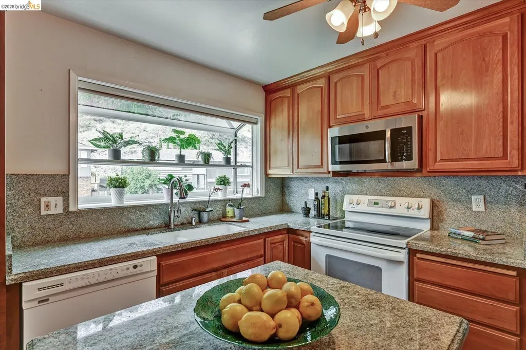 585 Crestmont Drive Oakland CA 94619