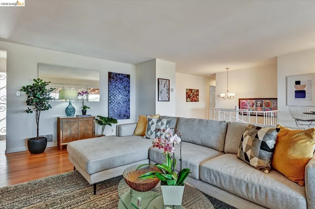 585 Crestmont Drive Oakland CA 94619