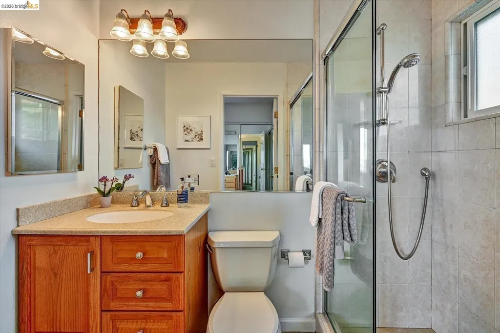 585 Crestmont Drive Oakland CA 94619
