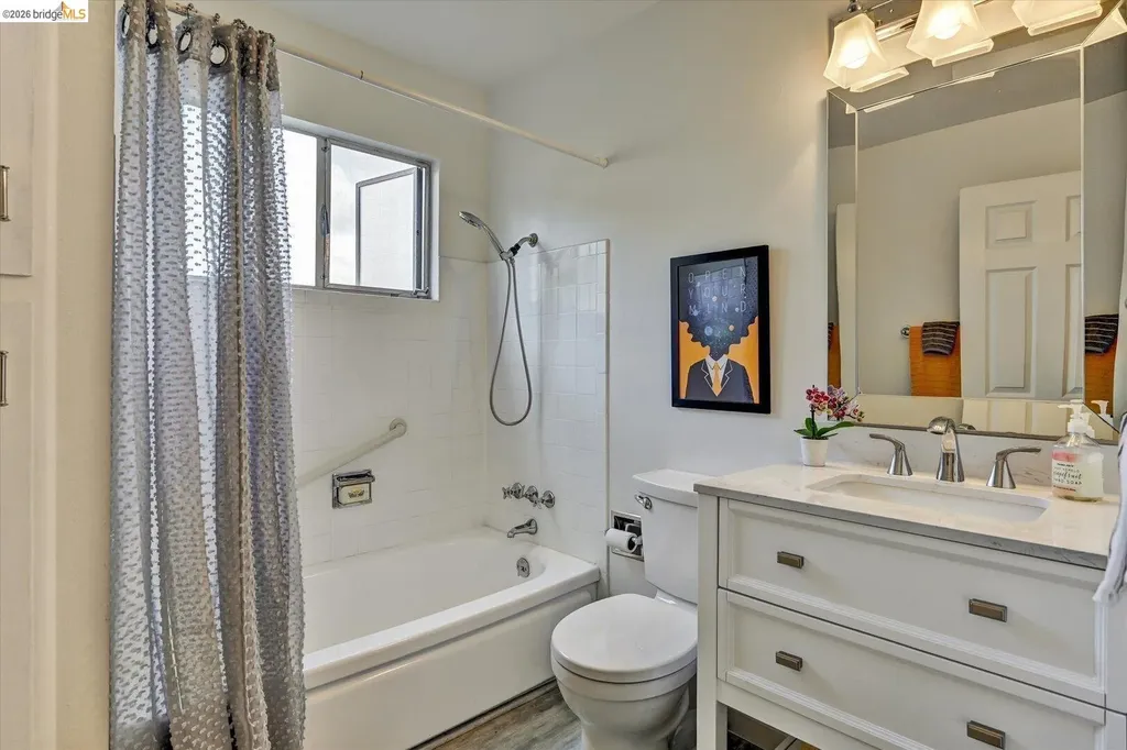 585 Crestmont Drive Oakland CA 94619