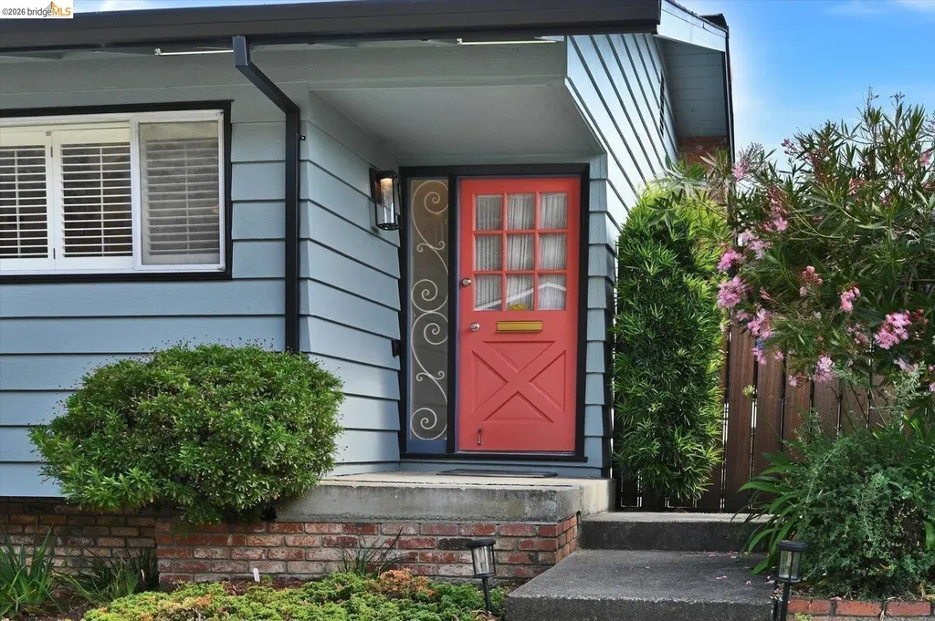 585 Crestmont Drive Oakland CA 94619