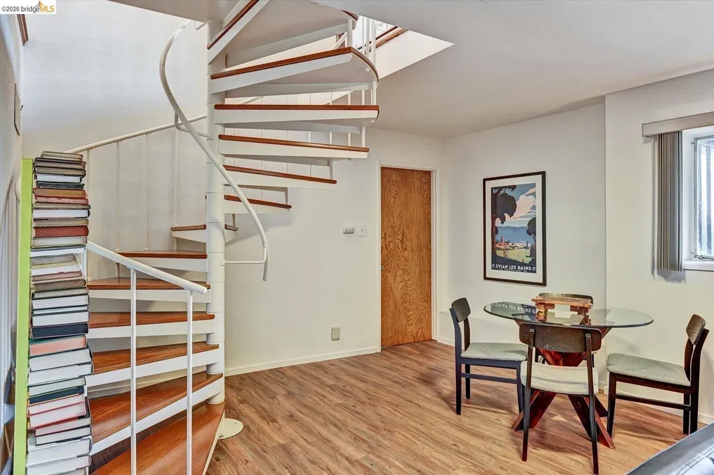 585 Crestmont Drive Oakland CA 94619