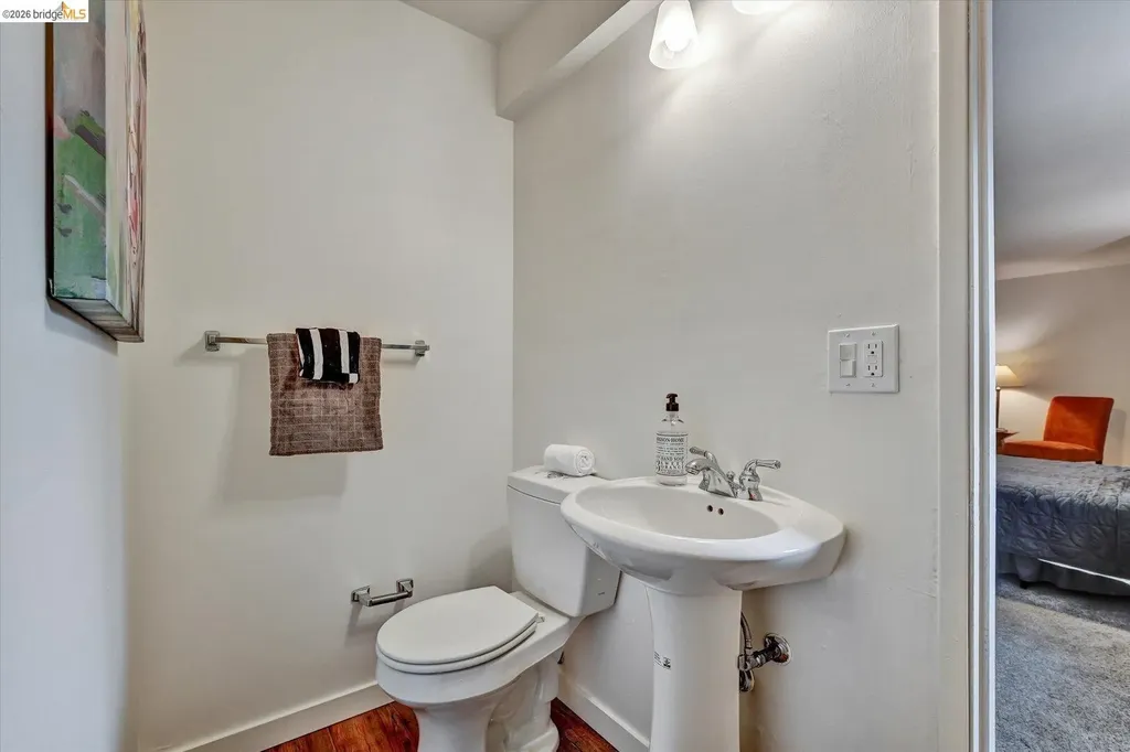 585 Crestmont Drive Oakland CA 94619