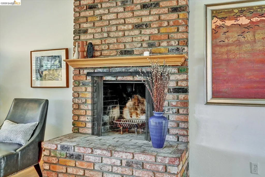 585 Crestmont Drive Oakland CA 94619