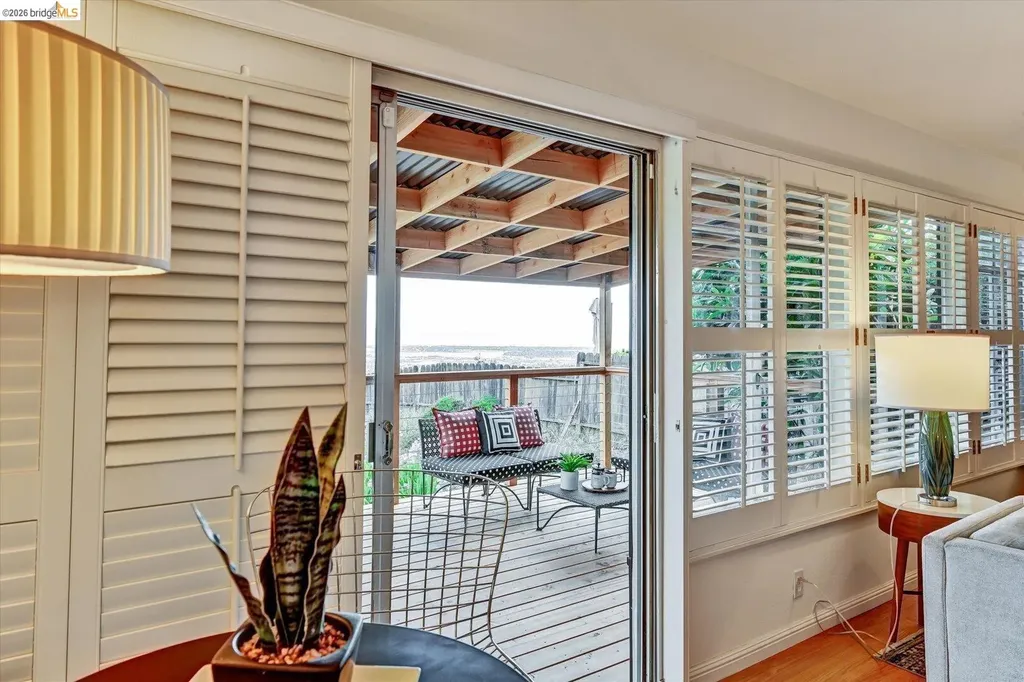 585 Crestmont Drive Oakland CA 94619