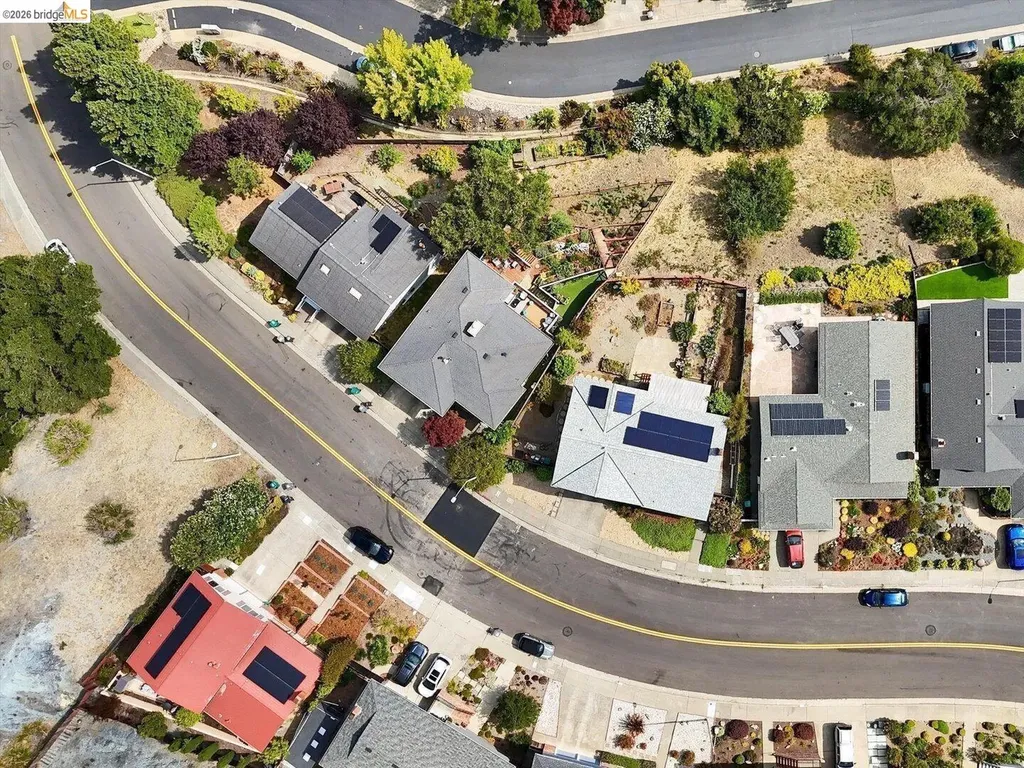 585 Crestmont Drive Oakland CA 94619