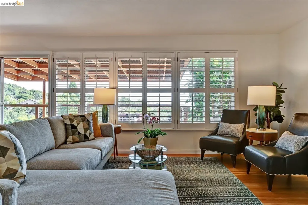585 Crestmont Drive Oakland CA 94619