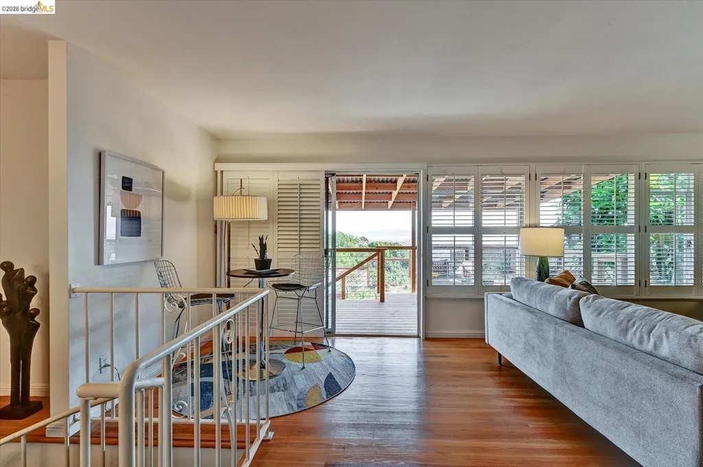 585 Crestmont Drive Oakland CA 94619