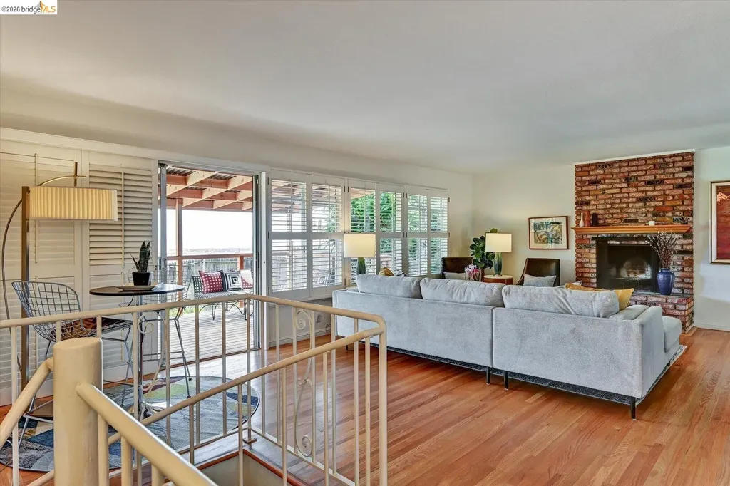 585 Crestmont Drive Oakland CA 94619