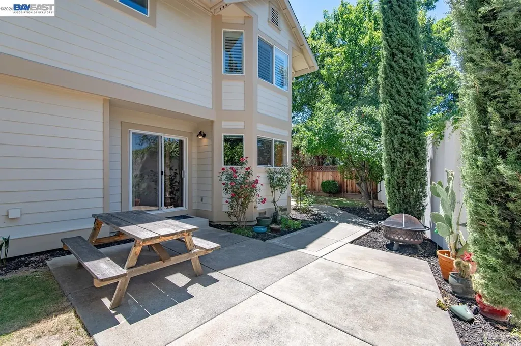 282 Del Valle Court Pleasanton CA 94566