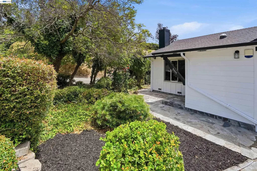 2337 Bentley Court Castro Valley CA 94546