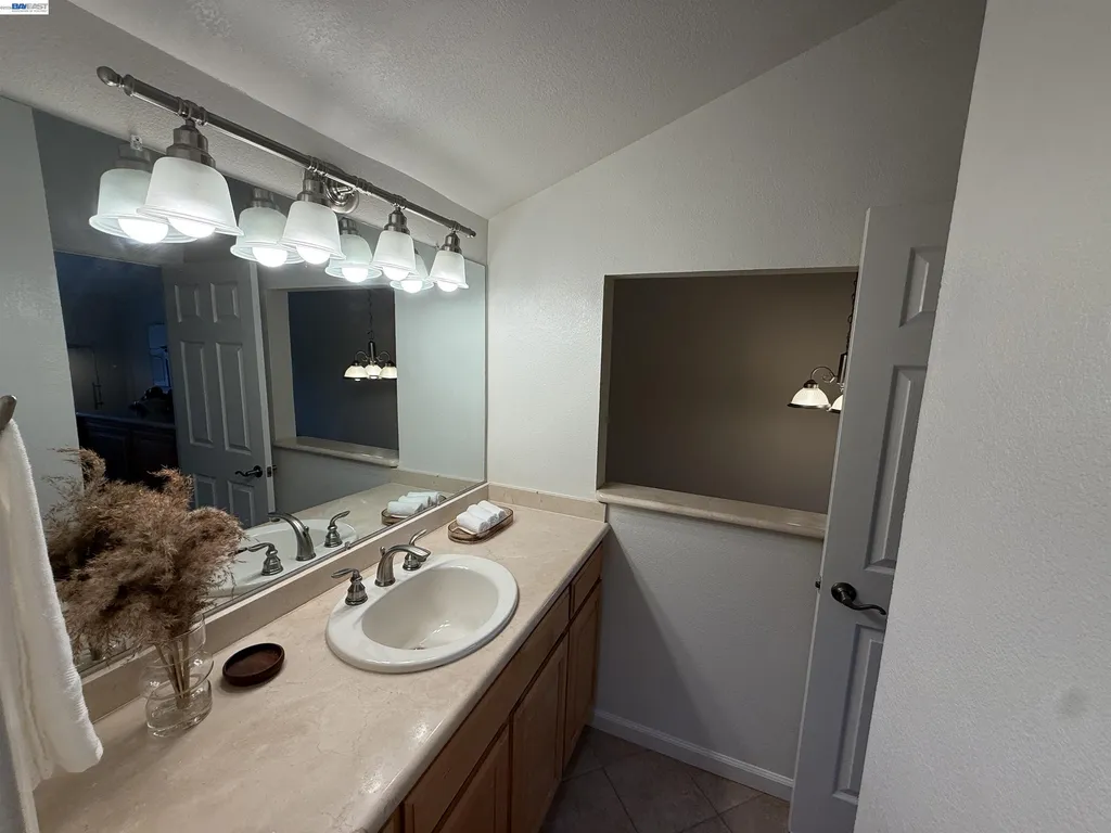 27787 Vasona Court Hayward CA 94544