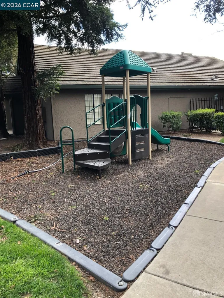 2295 Lakeview Circle Pittsburg CA 94565