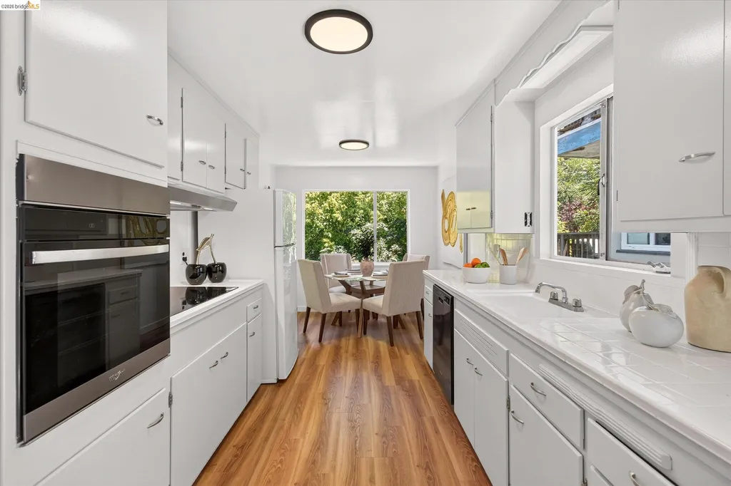 6138 Oakdale Avenue Oakland CA 94605