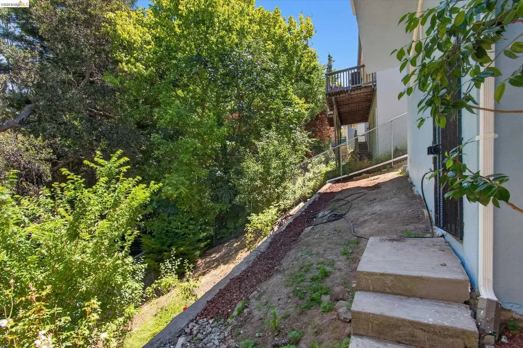 6138 Oakdale Avenue Oakland CA 94605