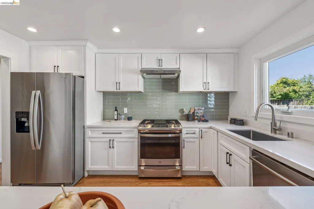 758 61st Street Oakland CA 94609