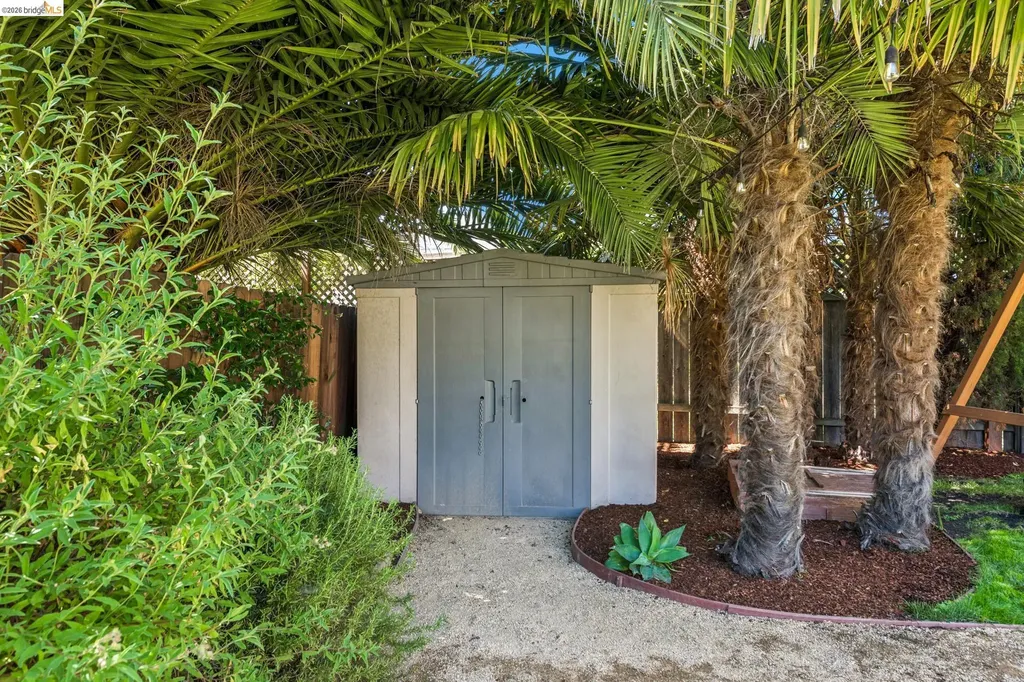 758 61st Street Oakland CA 94609