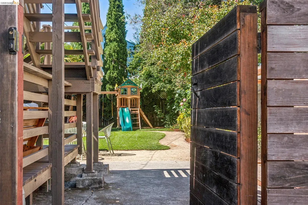 758 61st Street Oakland CA 94609
