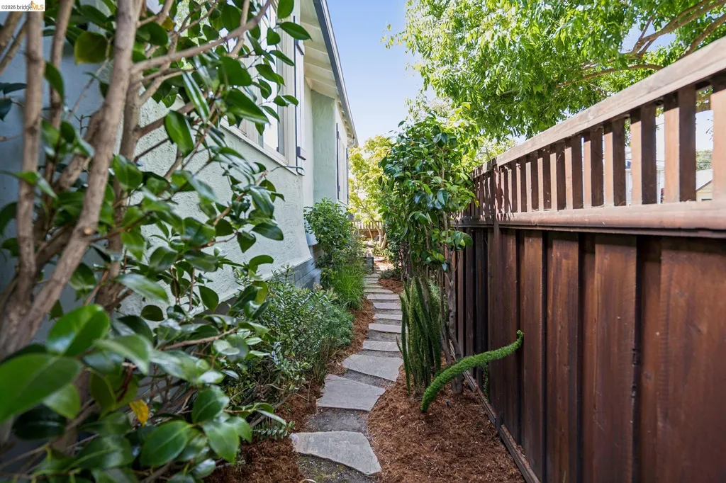 1701 Derby Street Berkeley CA 94703
