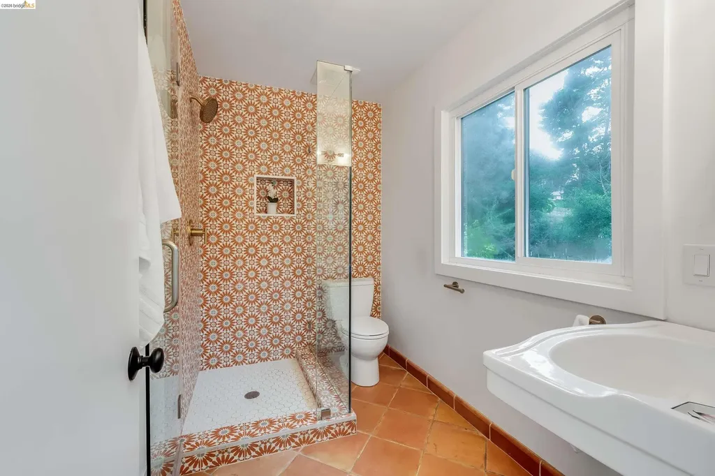4685 Commonwealth Drive Oakland CA 94605