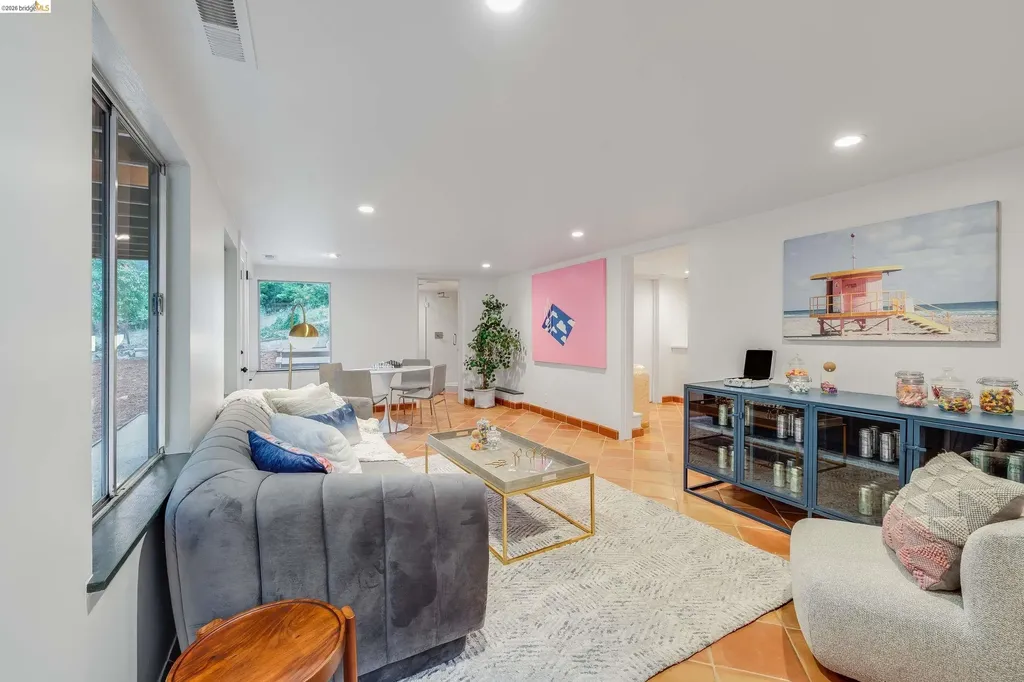 4685 Commonwealth Drive Oakland CA 94605