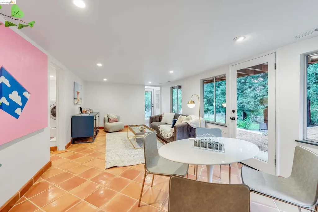 4685 Commonwealth Drive Oakland CA 94605