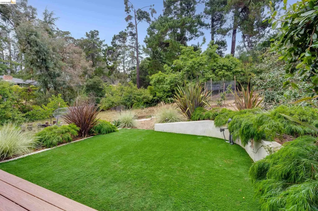 4685 Commonwealth Drive Oakland CA 94605
