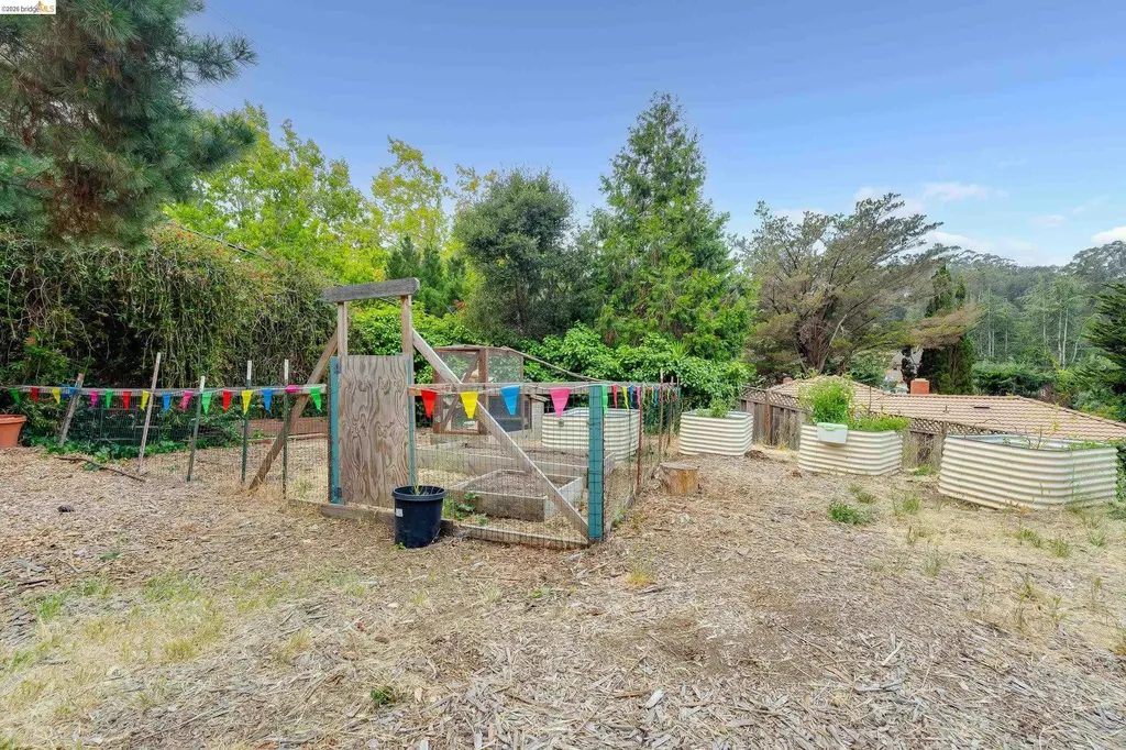 4685 Commonwealth Drive Oakland CA 94605