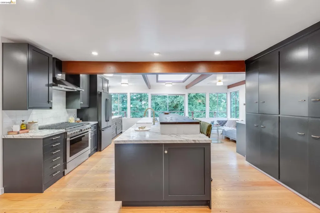 4685 Commonwealth Drive Oakland CA 94605