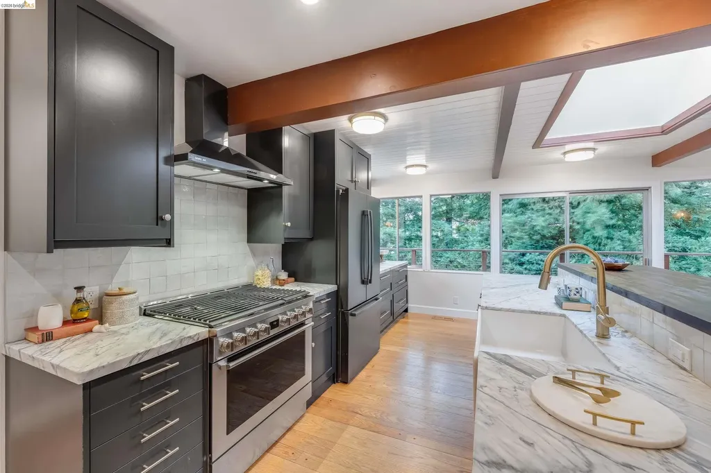 4685 Commonwealth Drive Oakland CA 94605