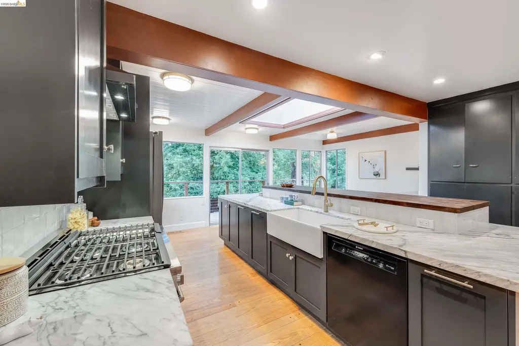 4685 Commonwealth Drive Oakland CA 94605