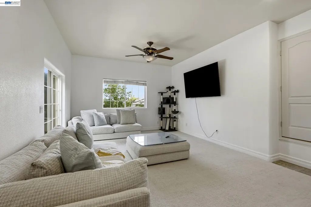 24025 2nd Street Hayward CA 94541