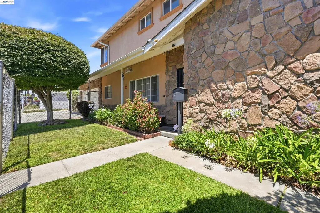 9034 Birch Street Oakland CA 94603